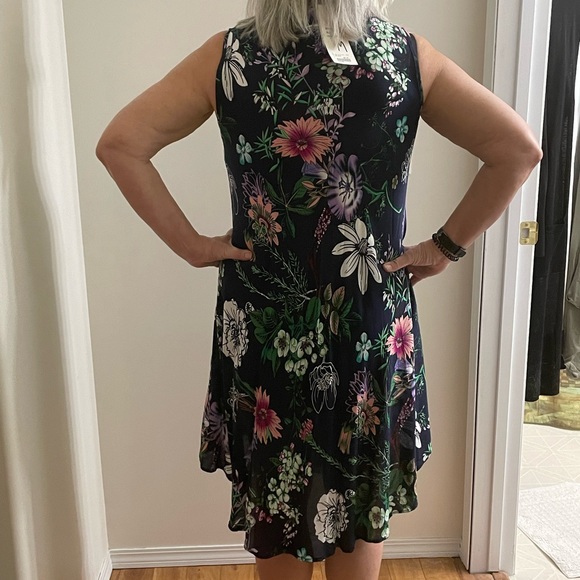 Papillon navy floral dress. US M - Picture 3 of 4
